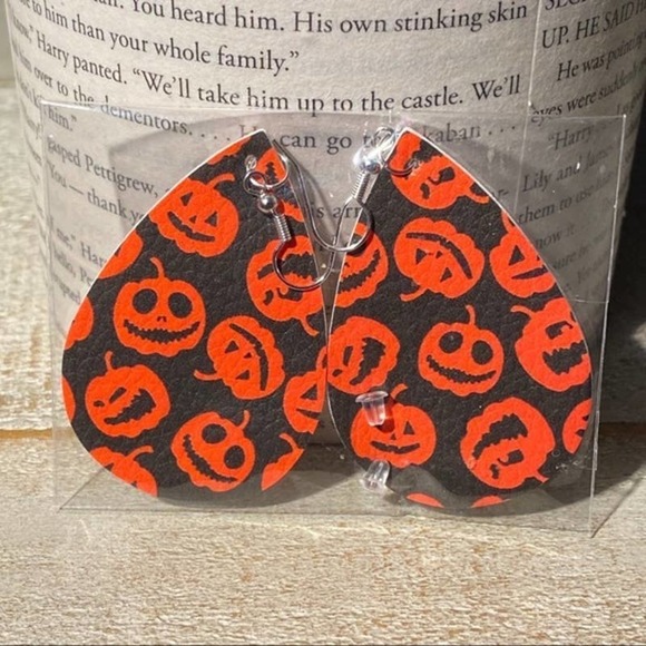 Halloween Earrings - Picture 2 of 4